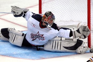 开云平台-费德勒回归赛场，败北首场状态亮眼，C9观众沸腾！