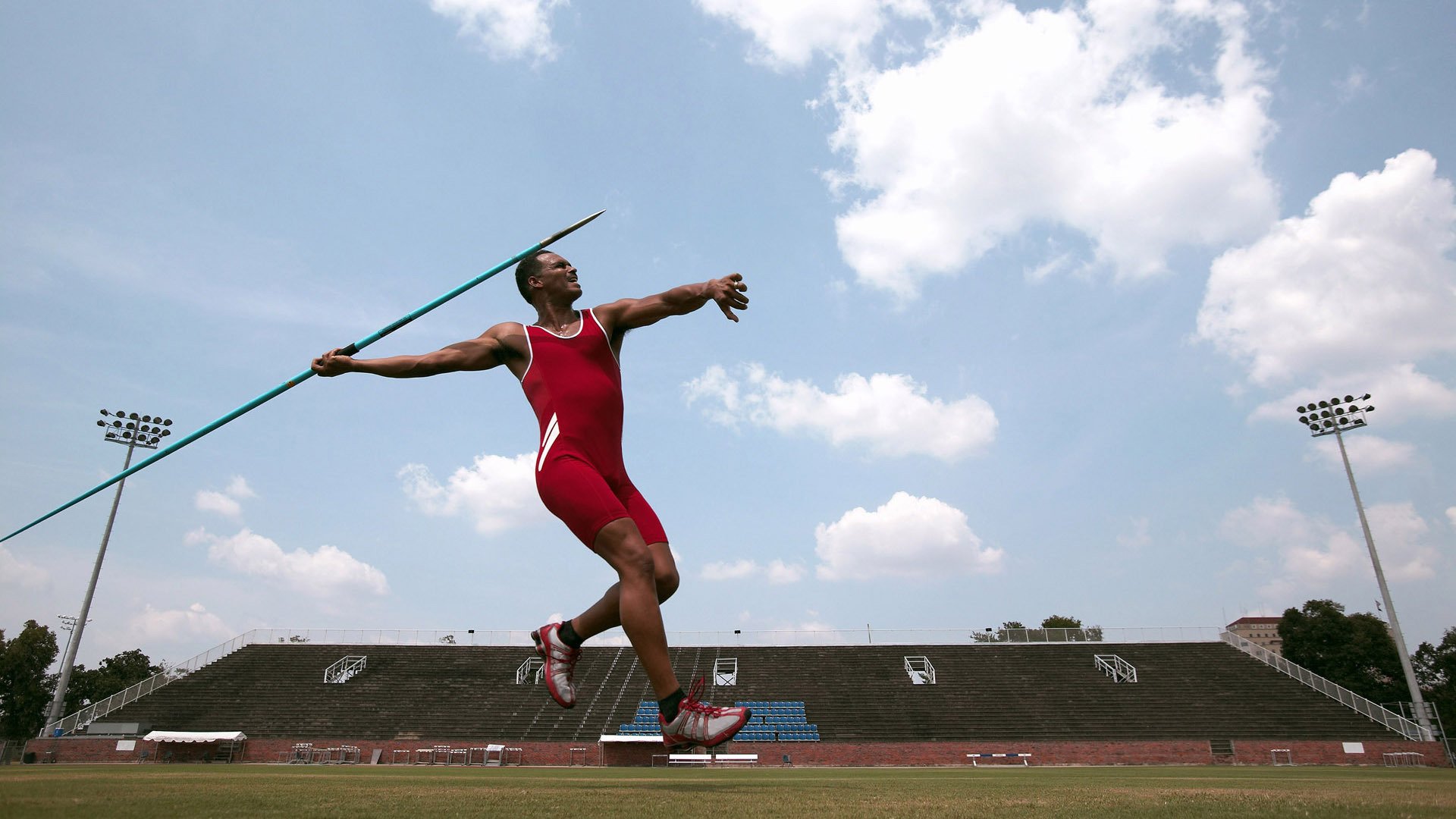 德罗巴在西班牙队比赛中突破纪录，大胜引发热议！