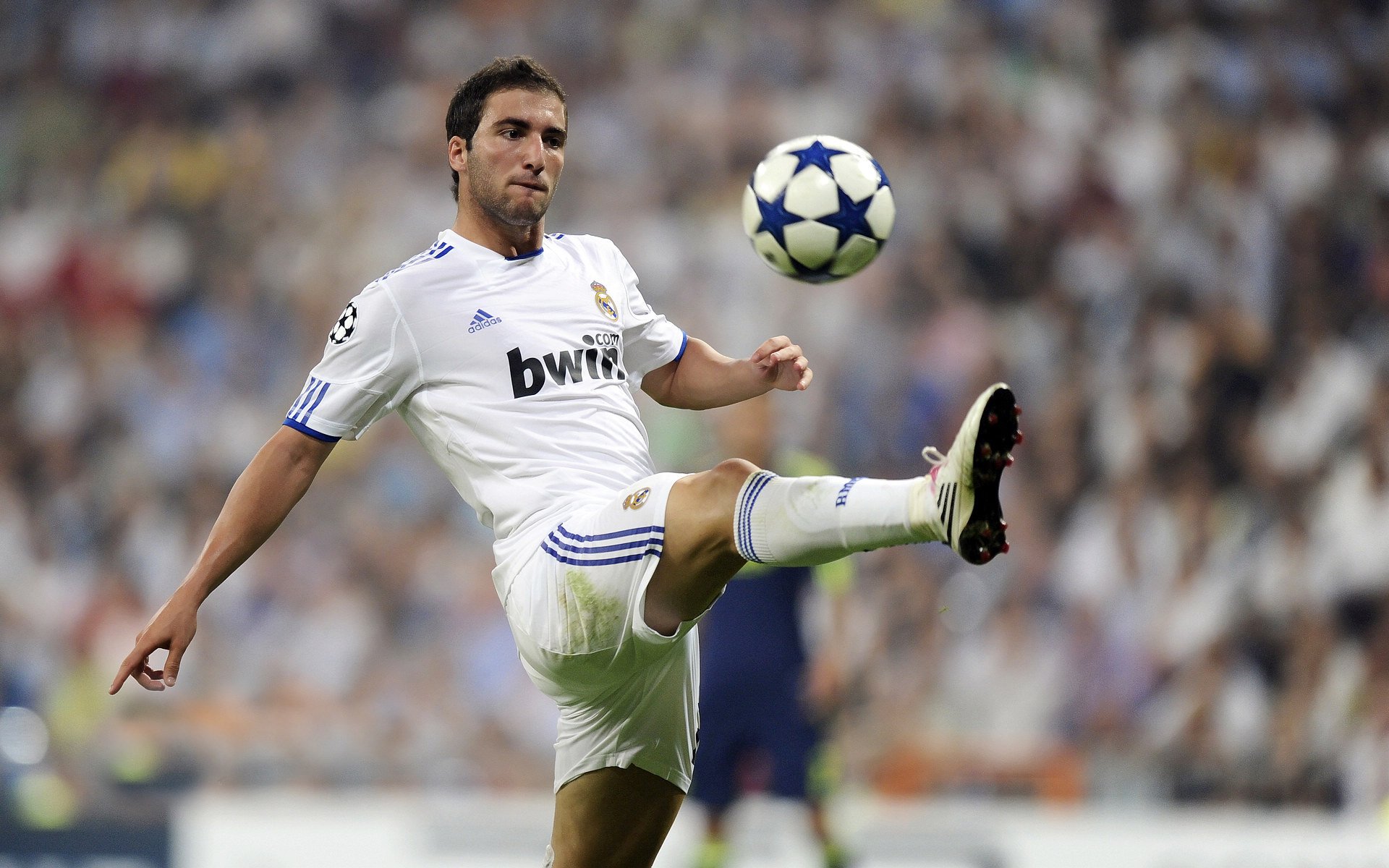 德约科维奇在DWG比赛中出色防守，突破纪录引发热议！