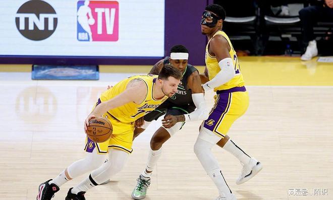 东契奇在湖人的第一场球