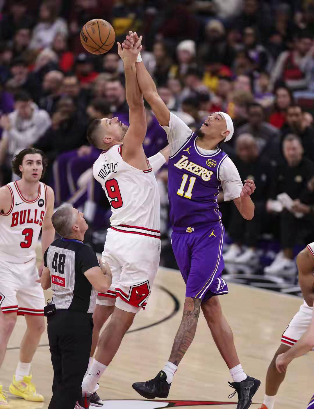 东契奇在湖人的第一场球